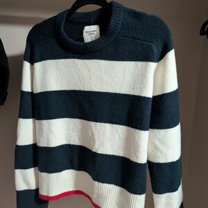 Abercrombie & Fitch Women's Navy and White Striped Sweater